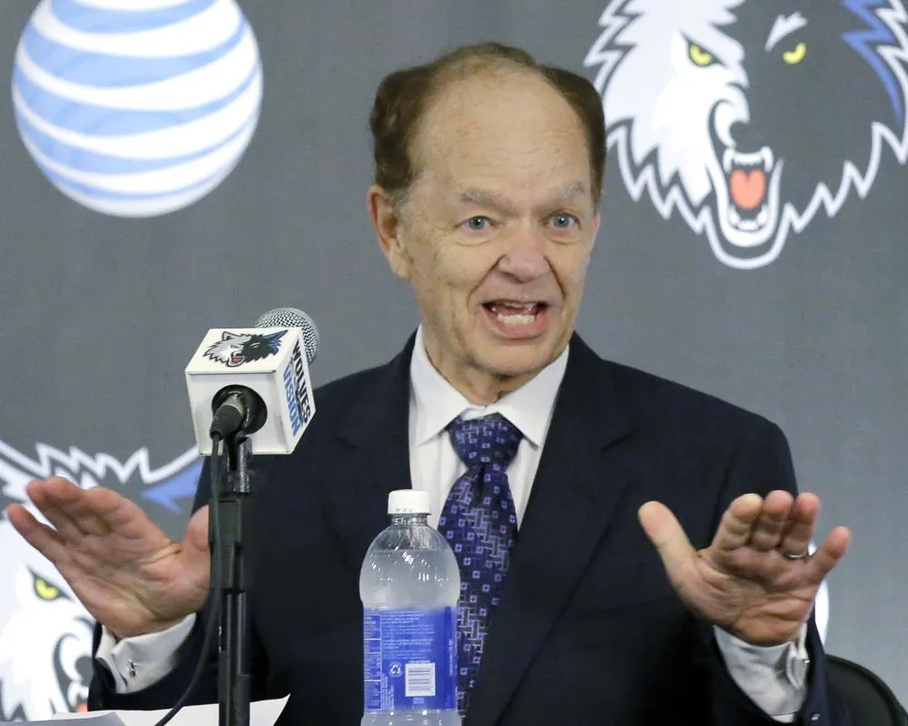 Glen Taylor, en conferencia con los medios