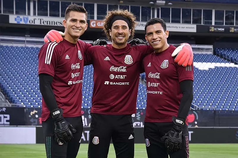 Jurado, Ochoa y Malagón, en una sesión con el Tri