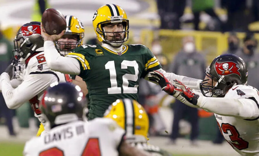 Rodgers en juego ante Tampa Bay