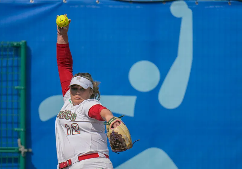 Dallas Escobedo realizando un lanzamiento