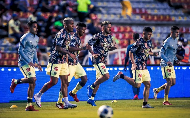 TWITTER @CLUBAMERICA Nueva playera de calentamiento del América