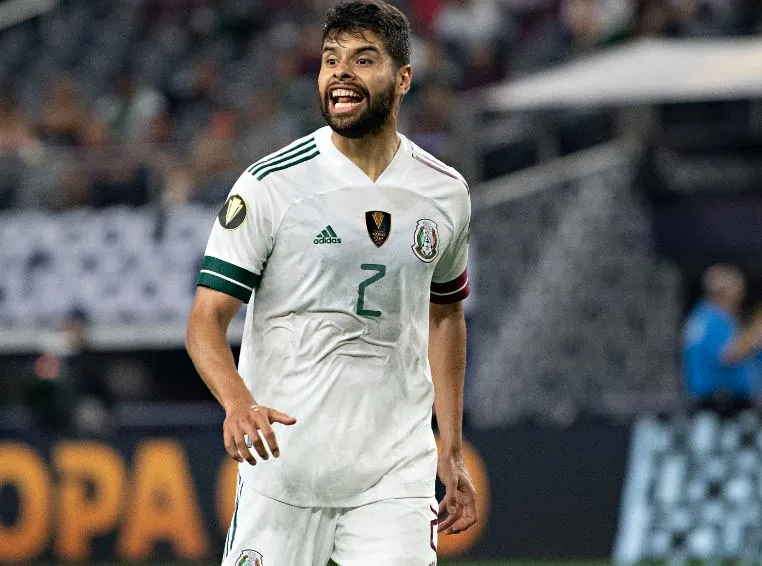 IMAGO7 Araujo en juego del Tri