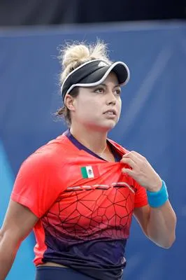 Renata Zarazúa se lamenta tras una mala jugada