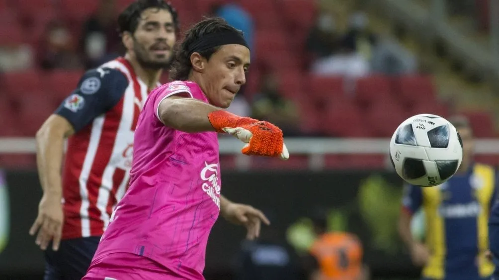 Toño Rodríguez en partido con Chivas