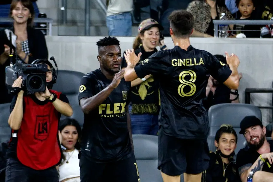AP Jugadores del LAFC celebran un gol