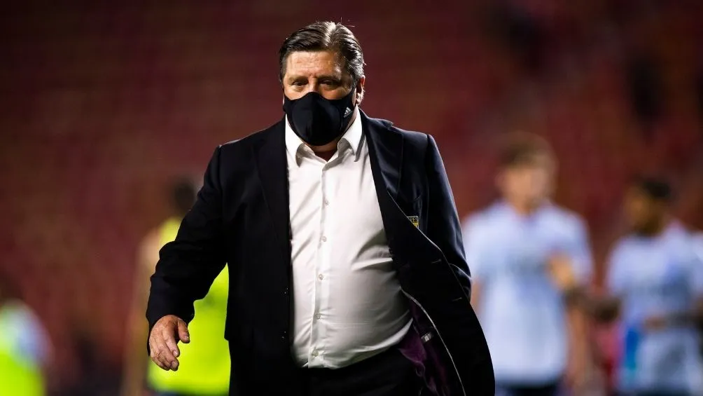 Piojo Herrera en el partido con Tigres