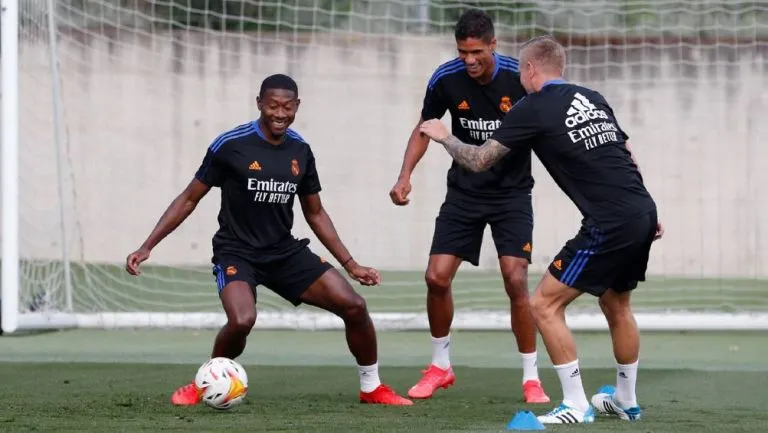 Alaba, Varane y Kroos saltaron al campo después de hacer trabajo físico