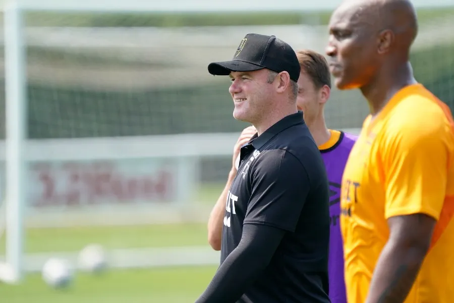 TWITTER @DCFCOFFICIAL Wayne Rooney durante un entrenamiento del Derby County