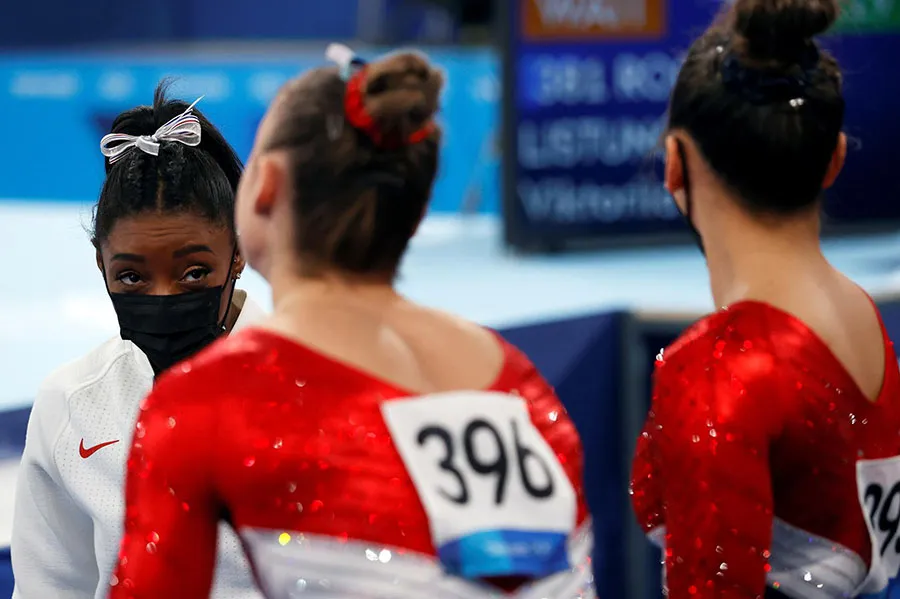 EFE Simone Biles con sus compañeras de Estados Unidos
