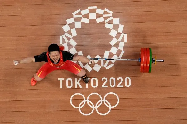 Shi Zhiyong celebra en Tokio 2020