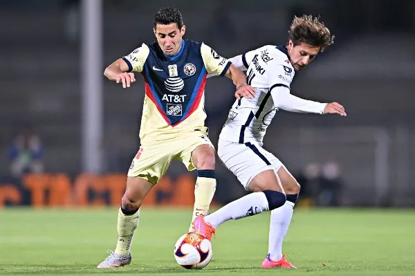 IMAGO7 Luis Fuentes en acción con América