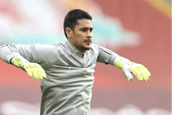 AP Areola previo a un partido con el Fulham