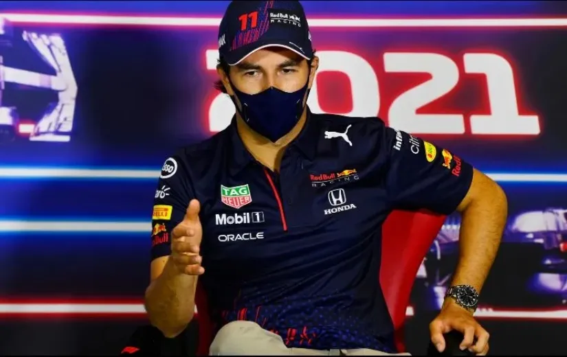 Checo Pérez tras una carrera de Red Bull