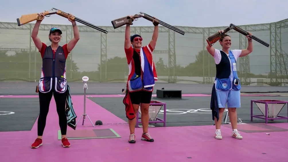 AP Perilli a la izquierda junto a sus competidoras