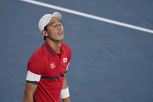 Kei Nishikori se lamenta tras una falla