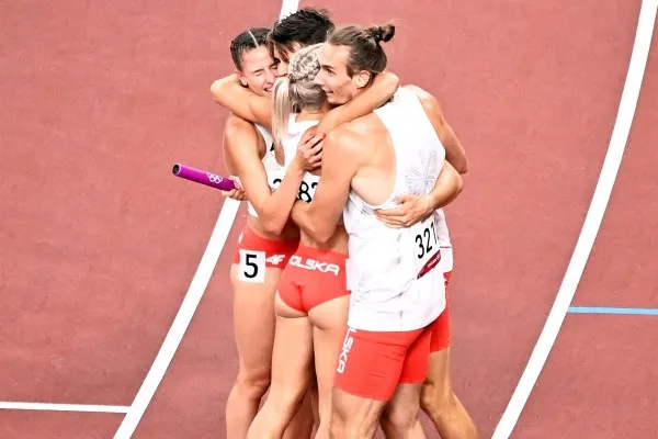 EFE Polonia celebra en Tokio 2020