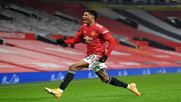 AP Marcus Rashford en acción con el Manchester United