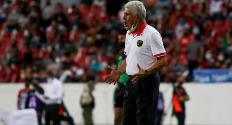 IMAGO7 Ricardo Ferretti dirigiendo un partido de Juárez