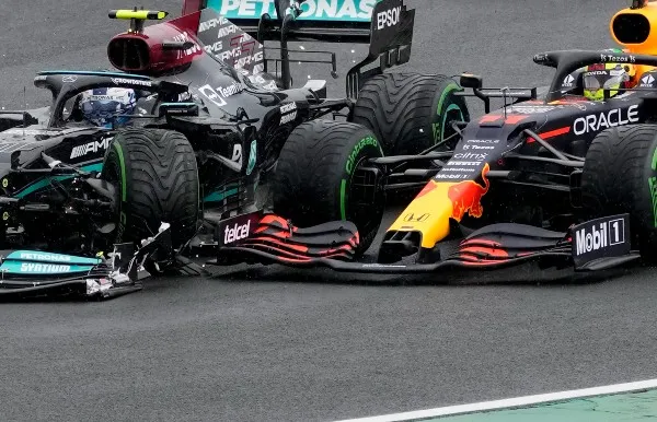 AP Choque en la pista del Gran Premio de Hungría