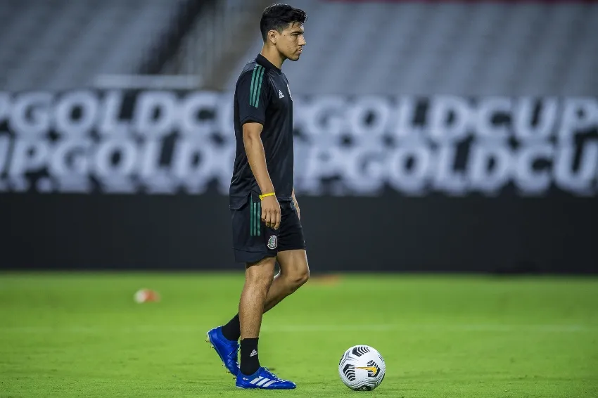 MEXSPORT Erick Gutiérrez en un entrenamiento con la Selección Mexicana