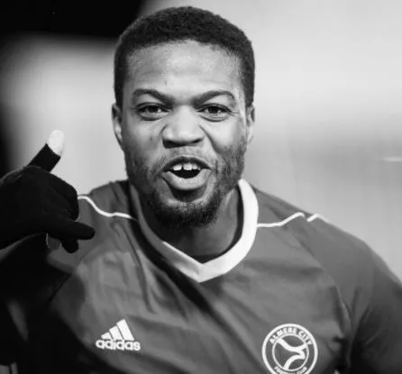 Jergé Hoefdraad en acción con Almere City