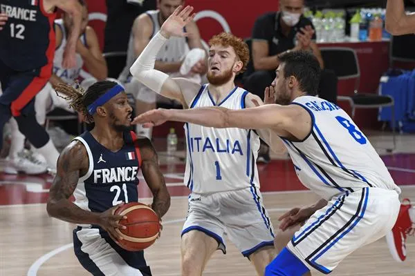 Italia en acción contra Francia durante Tokio 2020