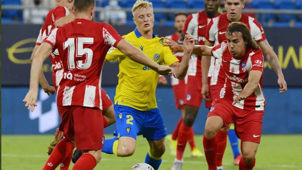TWITTER @CADIZ_CF Duelo entre el Cádiz y el Atlético de Madrid