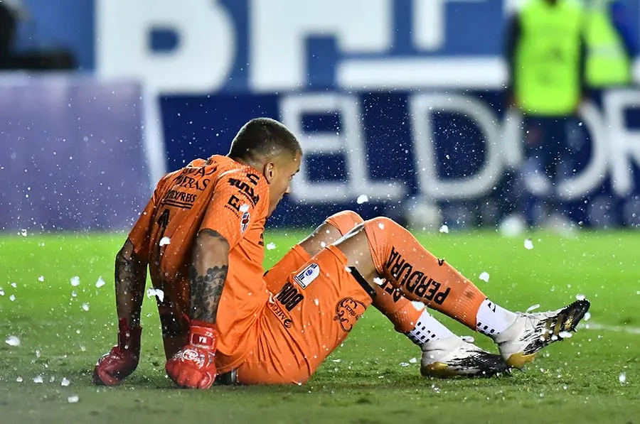 IMAGO7 Washington Aguerre agredido en el Alfonso Lastras