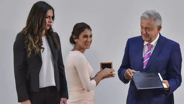 MEXSPORT Ana Guevara, Paola Espinosa y AMLO en un evento