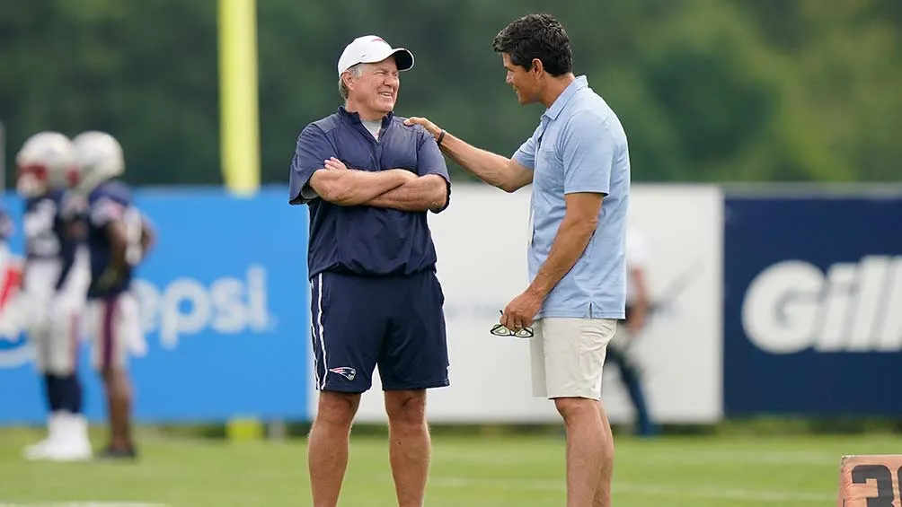 Bill Belichik y Tedy Bruschi en un entrenamiento de los Patriots
