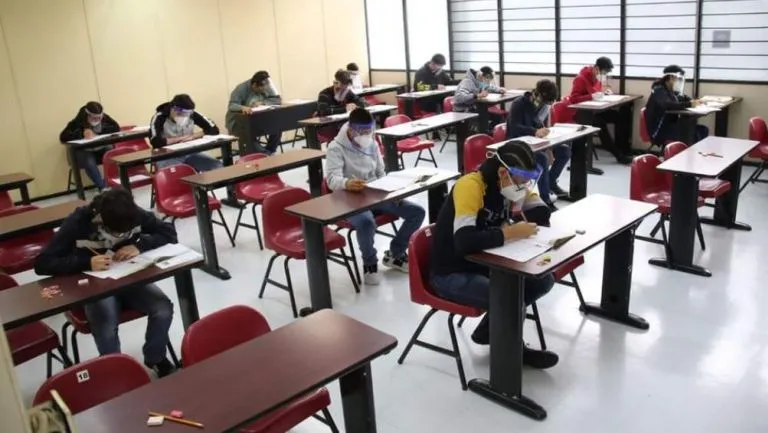 Alumnos IPN en clases