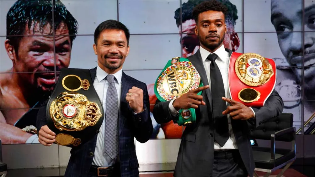Manny Pacquiao y Errol Spence con sus respectivos cinturones