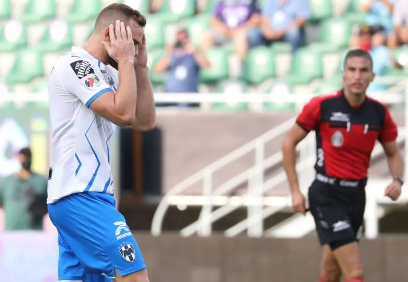 IMAGO7 Vincent Janssen se lamenta tras falla