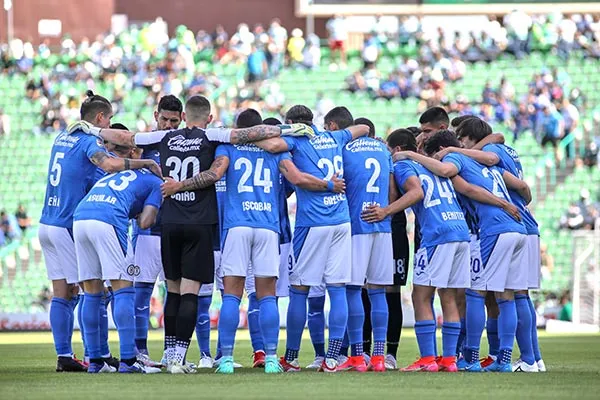 IMAGO7 Jugadores de Cruz Azul previo a un partido