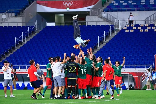 Así festejaron los jugadores a Jaime Lozano