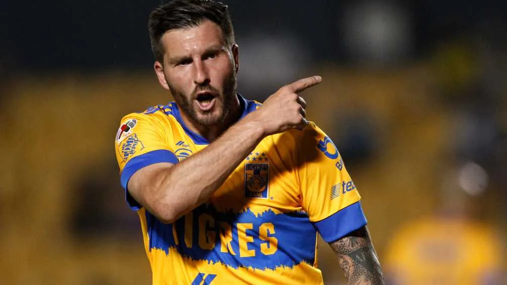 Gignac durante un partido con los Tigres