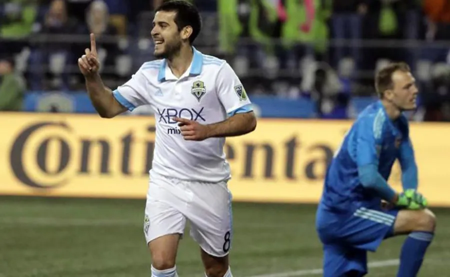 Nicolás Lodeiro en juego con el Sounders