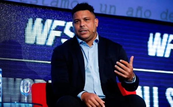 Ronaldo Nazario en conferencia de prensa