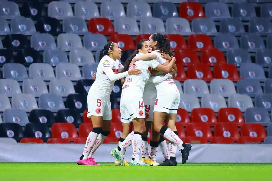Jugadoras del Toluca celebrando un gol vs América