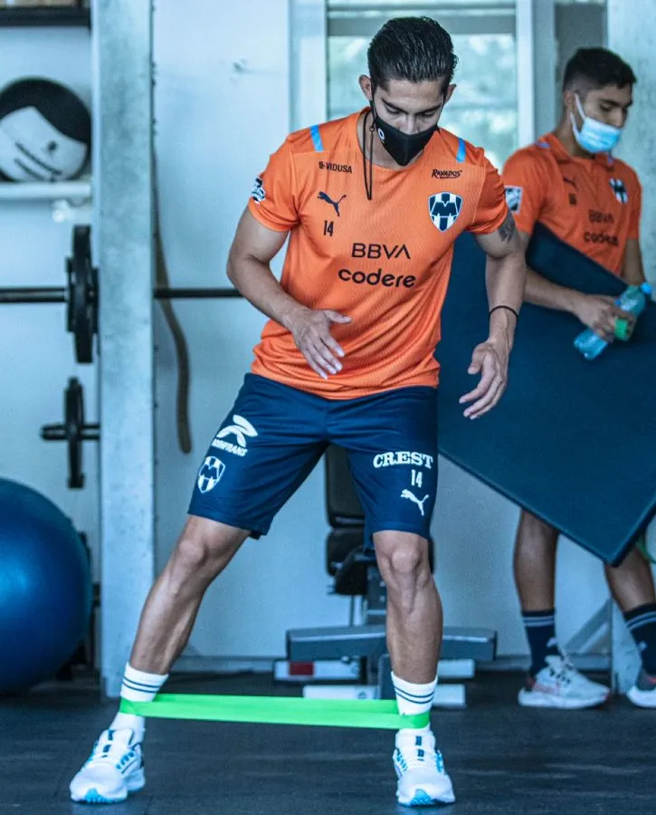 Erick Aguirre entrenando con Rayados