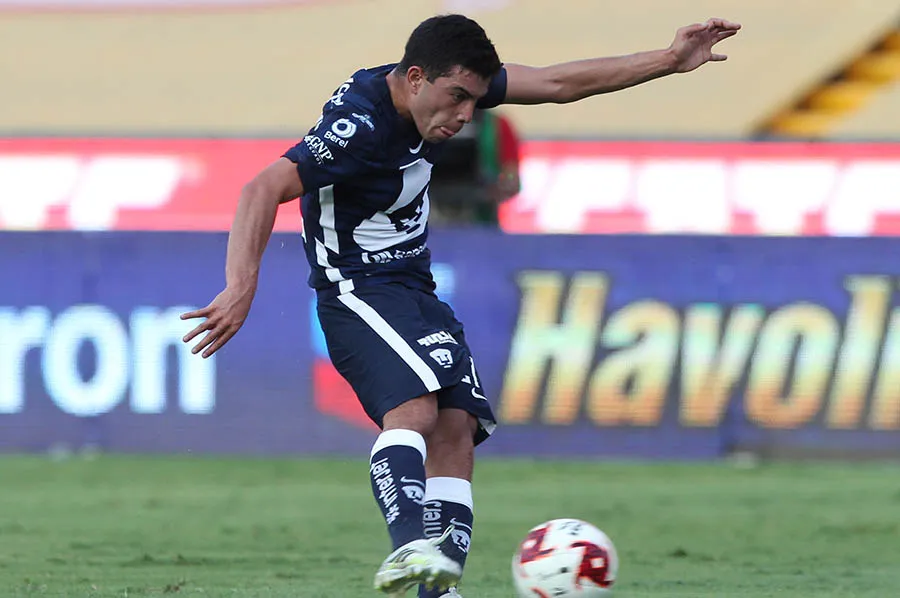 IMAGO7 Erik Lira en juego de Pumas