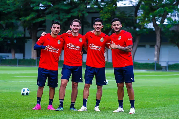 Los seleccionados olímpicos en la práctica de Chivas