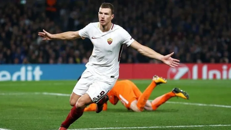 EFE Edin Dzekoen festejo con la Roma