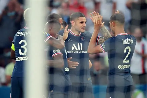 EFE Jugadores del PSG festejan una anotación