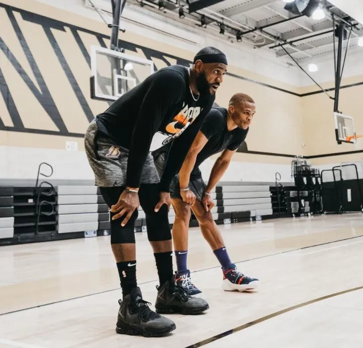 @kingjames LeBron y Westbrook