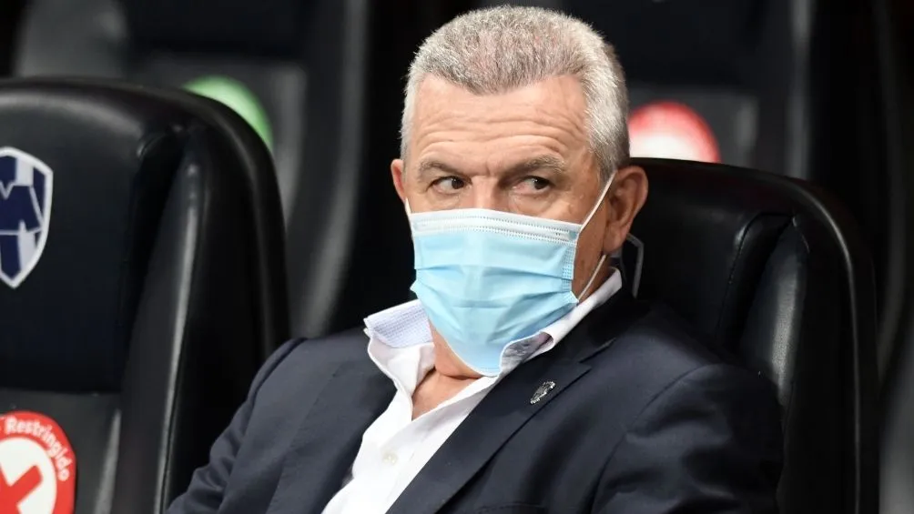 Aguirre en un partido con Rayados