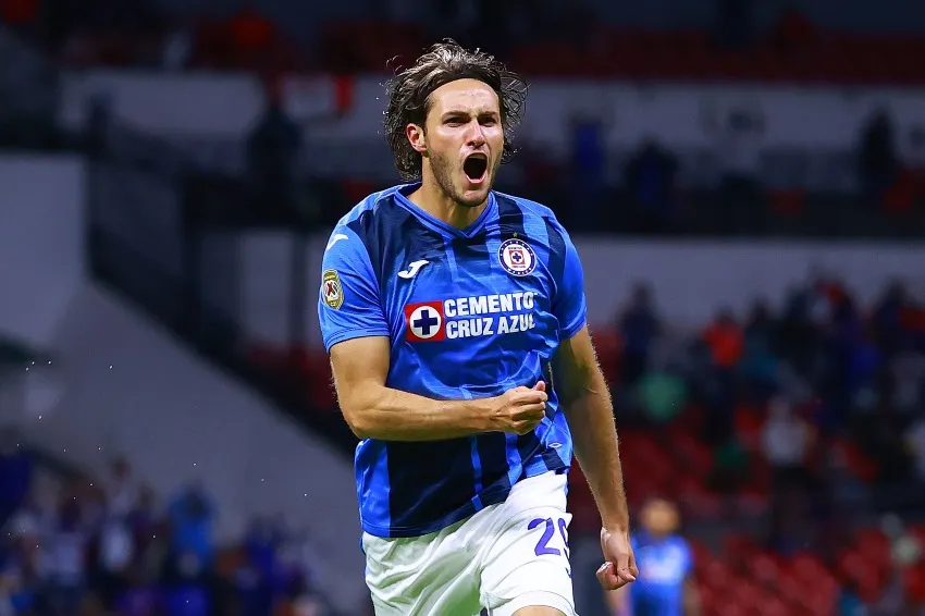 IMAGO7 Santiago Giménez tras anotar gol a favor de Cruz Azul