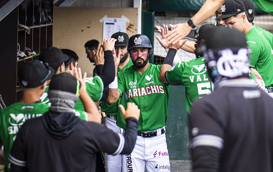TWITTER @MisMariachisGDL Jugadores de Mariachis celebran anotación ante Unión Laguna en juego siete