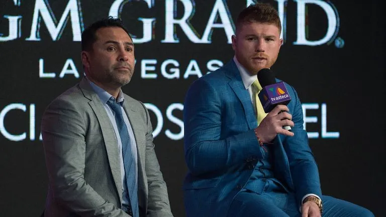 Canelo Álvarez junto a Óscar de la Hoya