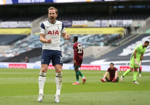 TWITTER @HKane Harry Kane reacciona durante partido con el Tottenham